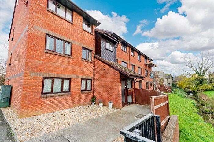 2 Bedroom Flat To Rent In Drum Mead, Petersfield, GU32