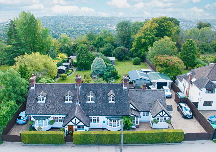 4 Bedroom Detached House For Sale In Fort Lane, Reigate, RH2