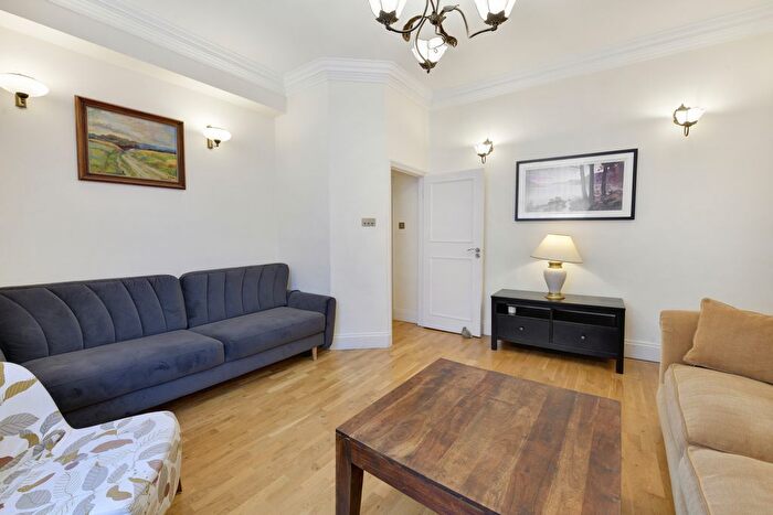 1 Bedroom Terraced House To Rent In Tachbrook Street, Pimlico, SW1V