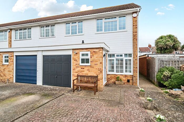 3 Bedroom End Of Terrace House For Sale In Fairthorne Gardens, Gosport, Hampshire, PO12