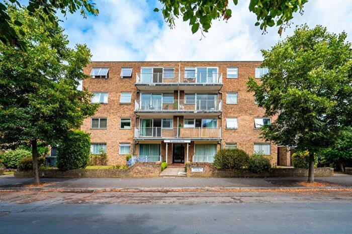 2 Bedroom Flat For Sale In Grove Road, Surbiton, KT6