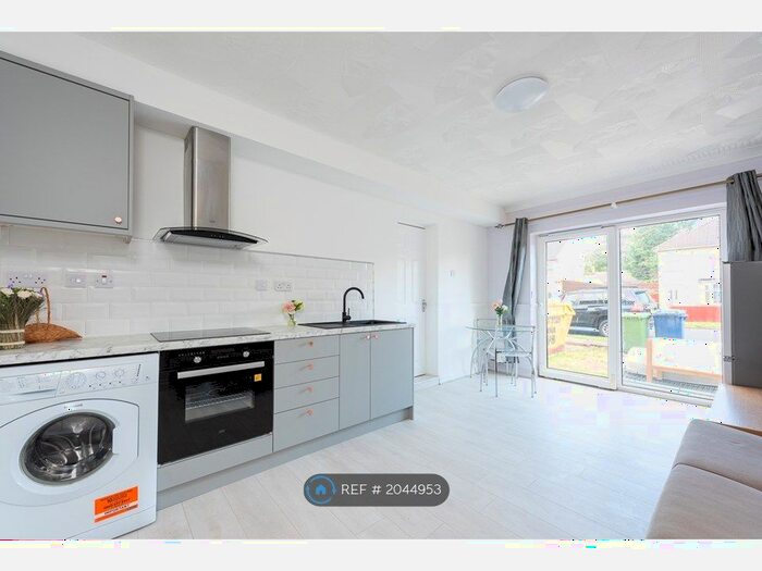 Studio To Rent In Ramsden Square, Cambridge, CB4