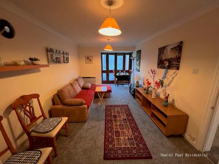 1 Bedroom Flat To Rent In Monmouth Grove, TW8