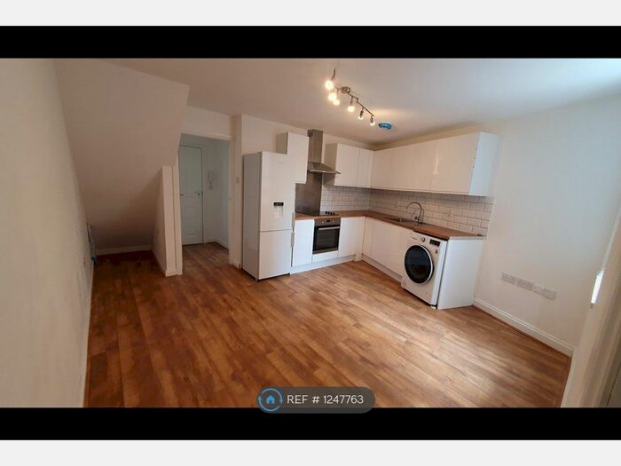 2 Bedroom Flat To Rent In Strensham Road, Birmingham, B12