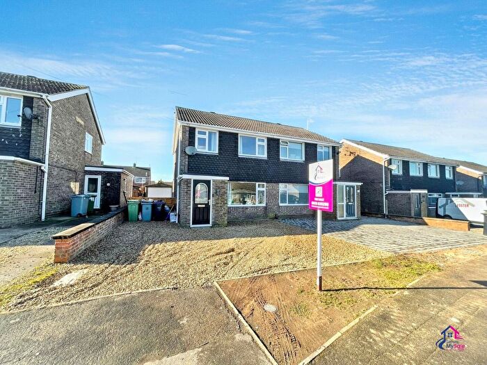 3 Bedroom Semi-Detached House For Sale In Fifth Avenue, Grantham, NG31