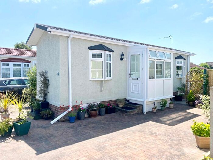 1 Bedroom Park Home For Sale In Lyndhurst Road, Christchurch, BH23