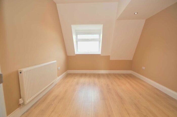 2 Bedroom Flat To Rent In Corrie Road, Addlestone, KT15
