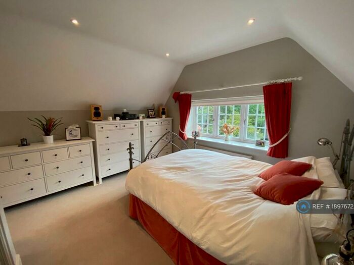 2 Bedroom Flat To Rent In Parkham Mead, Binfield, Bracknell, RG42