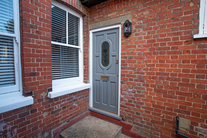 2 Bedroom Flat To Rent In South Street, Bishops Stortford, Herts, CM23