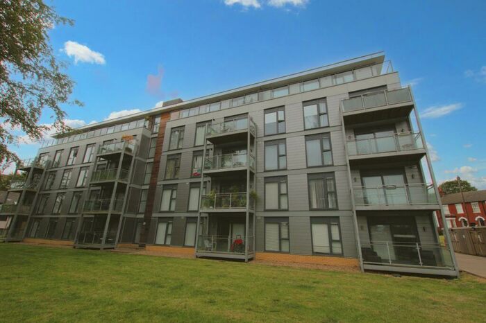 2 Bedroom Flat To Rent In Newsom Place, AL1