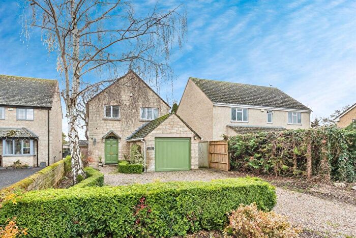 4 Bedroom Detached House For Sale In Fairford Road, Lechlade, GL7
