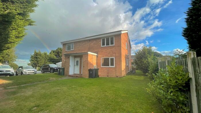 1 Bedroom Flat To Rent In Santa Monica Grove, Idle, Bradford, BD10