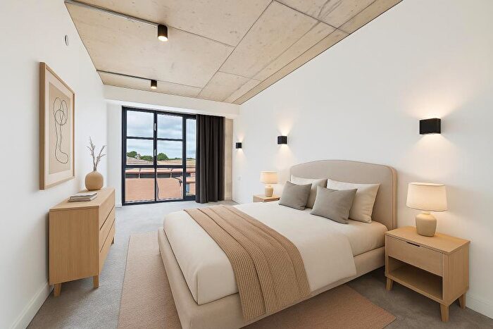 2 Bedroom Apartment To Rent In Apt . :: One Silk Street, M4