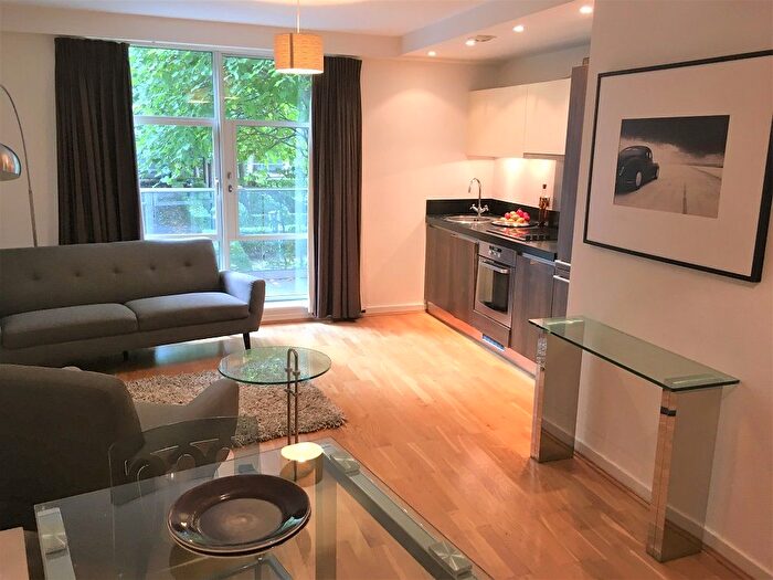 1 Bedroom Flat For Sale In Wallis House, Great West Road, Brentford, TW8
