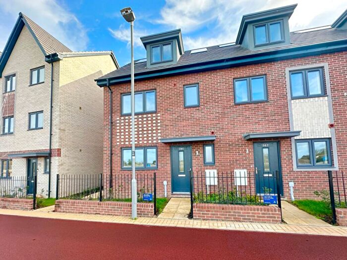 4 Bedroom End Of Terrace House To Rent In Barrosa Way, Whitehouse, Milton Keynes, MK8