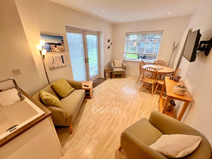 2 Bedroom Semi-Detached Bungalow For Sale In Shanks Crescent, Johnstone, PA5