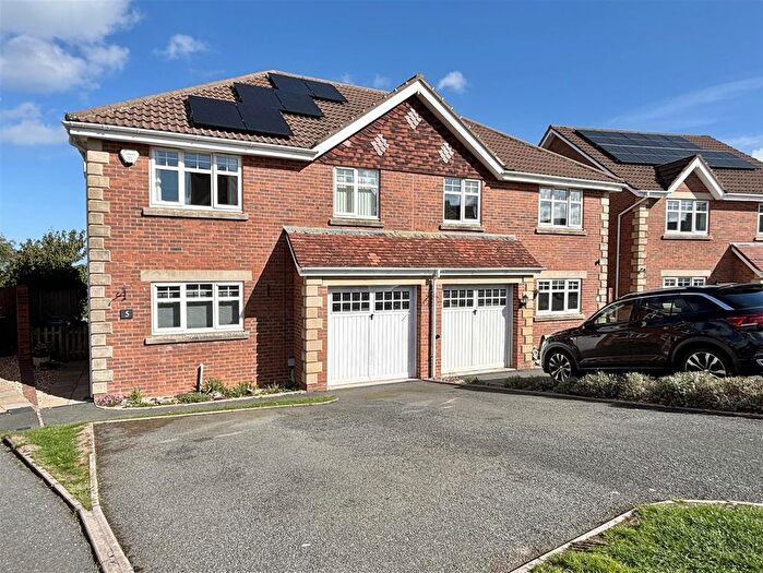 3 Bedroom Semi-detached House For Sale In Copa'r Bryn, Llysfaen, LL29