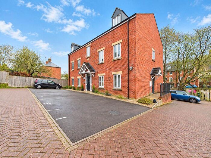 2 Bedroom Flat To Rent In Little Mill Court, Stroud, GL5