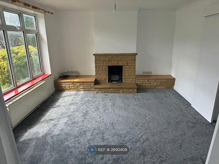 1 Bedroom Flat To Rent In Highway Road, Maidenhead, SL6