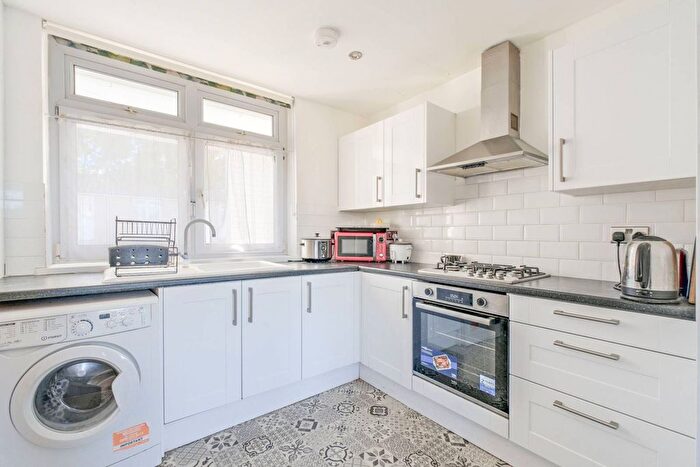 3 Bedroom Maisonette For Sale In Glengarnock Avenue, Isle Of Dogs, London, E14