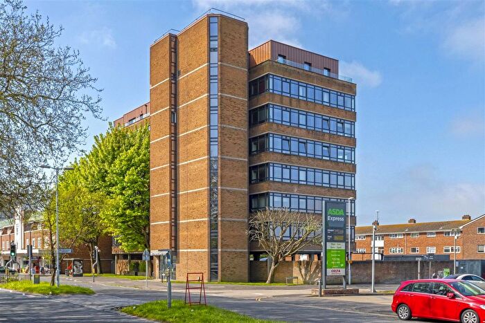 1 Bedroom Flat To Rent In Strand Parade, Goring-By-Sea, Worthing, BN12