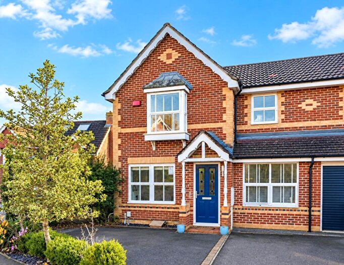 3 Bedroom End Of Terrace House For Sale In Scholars Walk, Guildford, Surrey, GU2