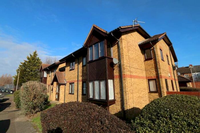 1 Bedroom Flat For Sale In Redwood Grove Elstow, Bedford, MK42