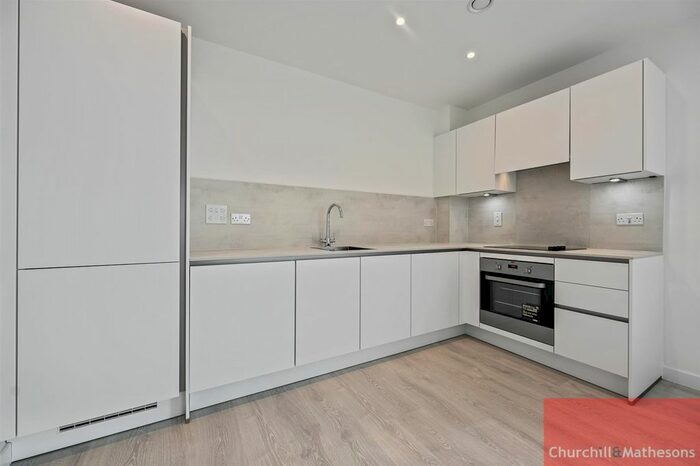 2 Bedroom Flat To Rent In East Acton Lane, London, W3