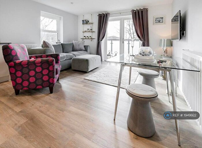 2 Bedroom Flat To Rent In Wilkes Close, London, NW7