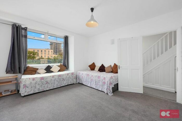 3 Bedroom Terraced House For Sale In Ruckholt Close, Leyton, E10