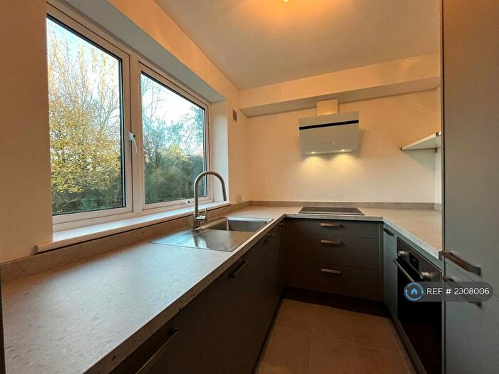 1 Bedroom Flat To Rent In Beckenham Grove, Bromley, BR2