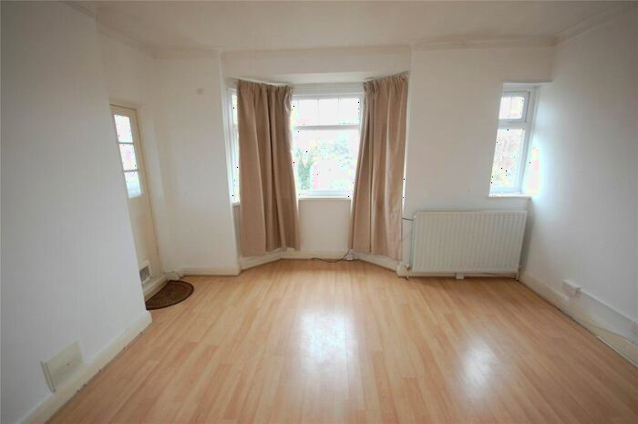 2 Bedroom Apartment To Rent In Hurstwood Court, Finchley Road, London, NW11