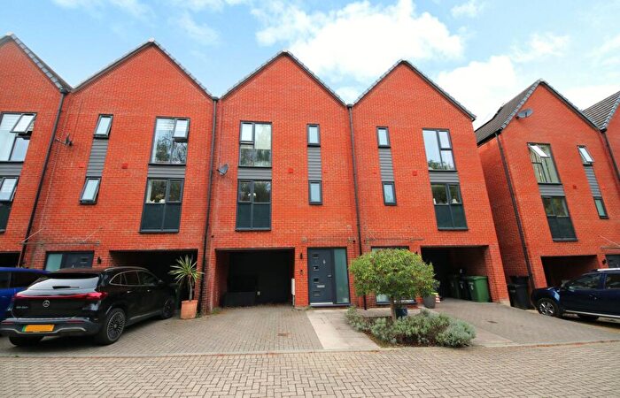 3 Bedroom Terraced House For Sale In Sundays Hill Close, Hedge End, SO30