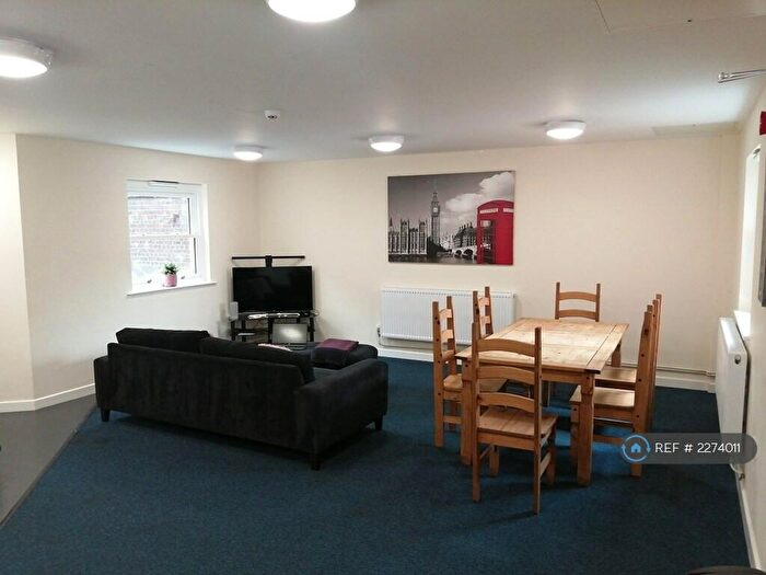 5 Bedroom Flat To Rent In Moss Yard, Leamington Spa, CV31