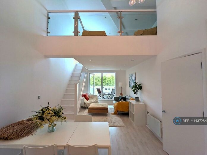 3 Bedroom Penthouse To Rent In Yeoman Street, London, SE8