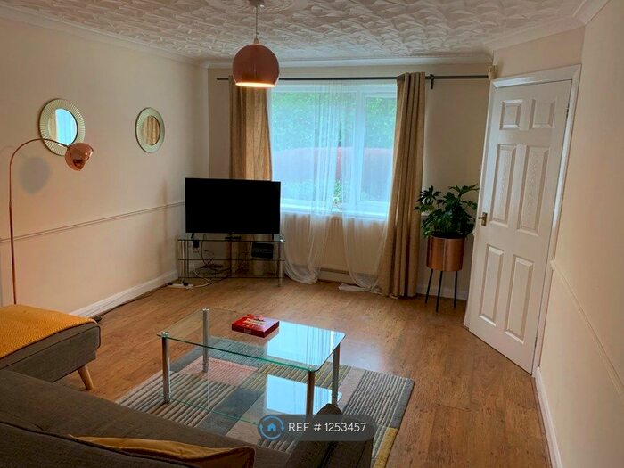 3 Bedroom Semi-Detached House To Rent In Forrabury Avenue, Bradwell Common, Milton Keynes MK13