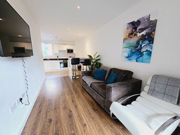 1 Bedroom Flat To Rent In Wellstones, Watford, WD17