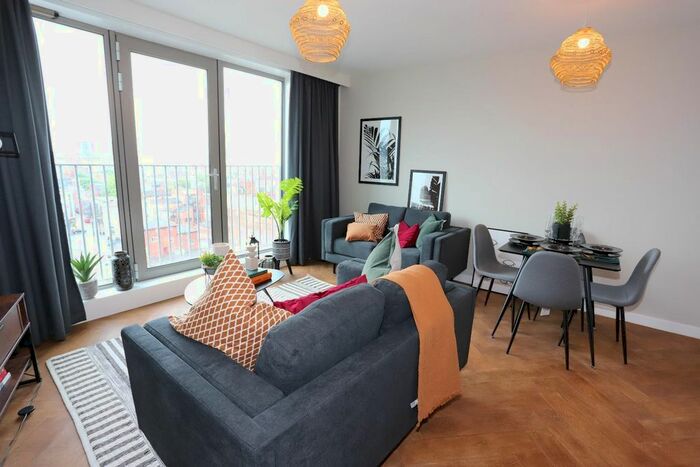 2 Bedroom Flat To Rent In , Broadside, Oldham Road, M4