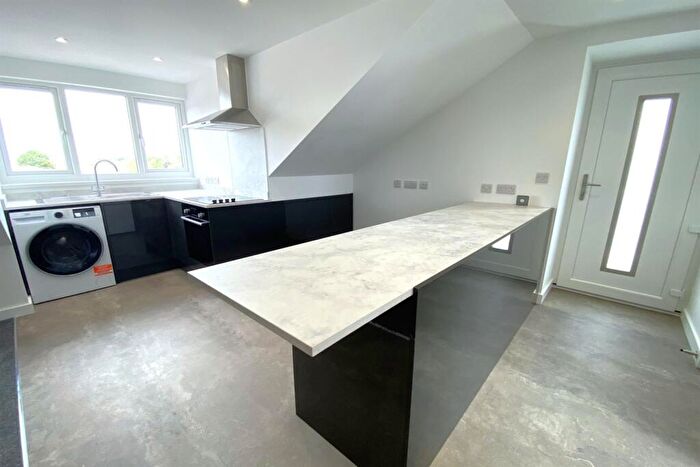 2 Bedroom Flat To Rent In B Two Mile Hill Road, BS15