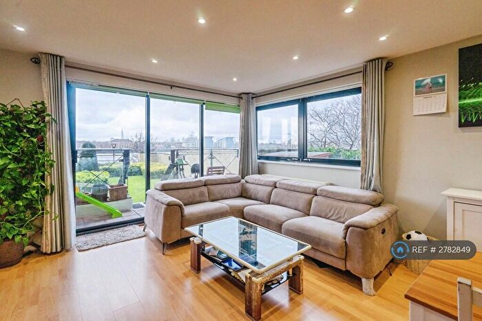 3 Bedroom Flat To Rent In Ocean Wharf, London, E14