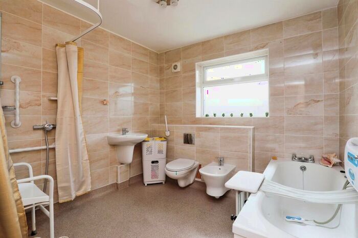 2 Bedroom Detached Bungalow For Sale In Cornwall Road, Retford, DN22