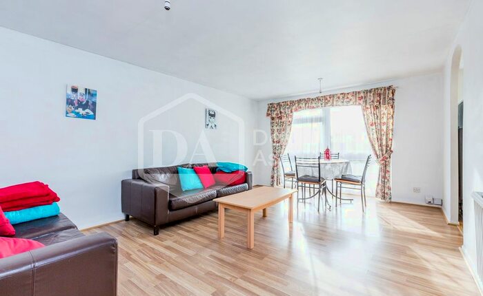 1 Bedroom Flat To Rent In Granville Road, Wood Green, London, N22