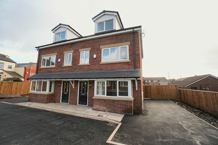 3 Bedroom Semi-Detached House To Rent In Paddocks Close, Blackrod, Bolton, BL6