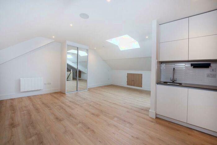 Flat To Rent In Princess Way Redhill, RH1