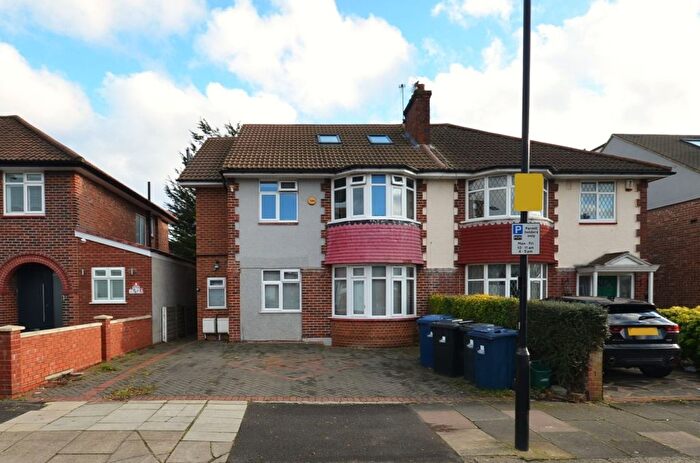 3 Bedroom Flat To Rent In St. Dunstans Avenue, London, W3