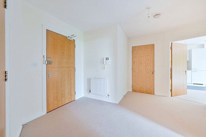 2 Bedroom Flat For Sale In Clayponds Lane, Brentford, TW8