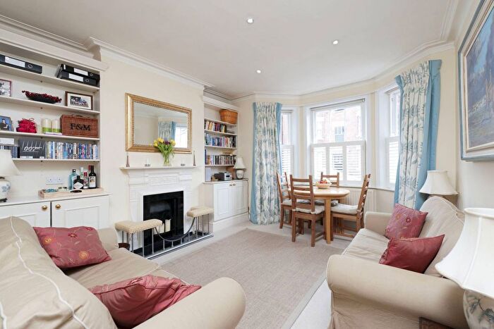 2 Bedroom Flat To Rent In Vera Road, Fulham, London, SW6
