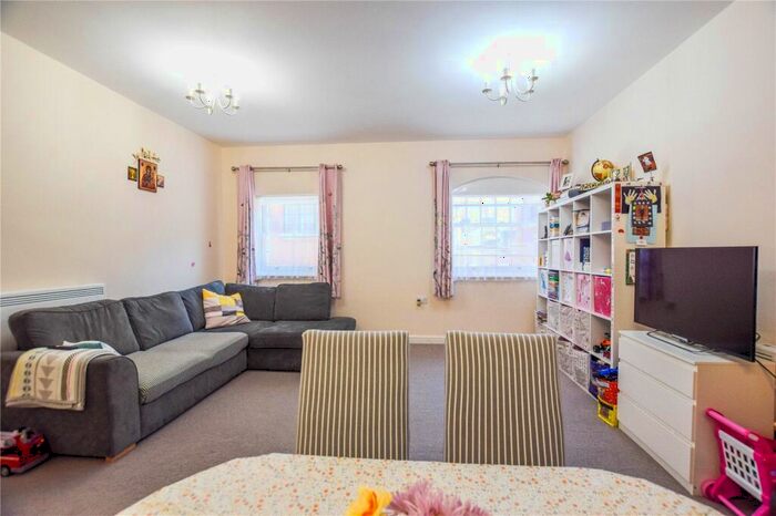 1 Bedroom Apartment To Rent In High Street, Aldershot, Hampshire, GU11