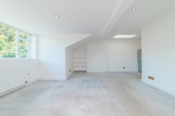 3 Bedroom Maisonette To Rent In Belsize Avenue, London, NW3