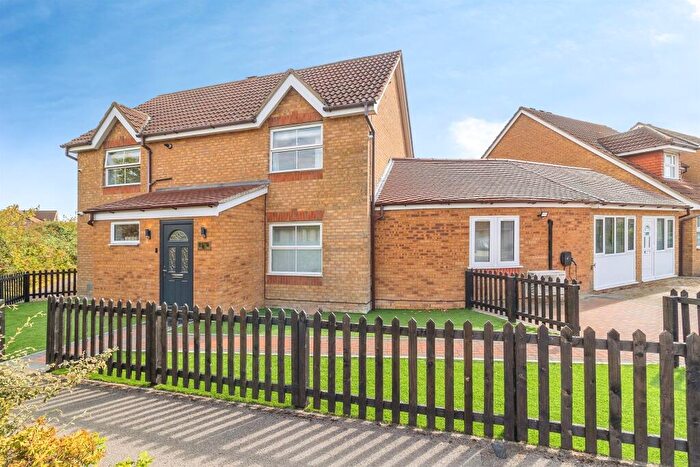 4 Bedroom Detached House For Sale In Chicksands Avenue, Monkston, Milton Keynes, MK10